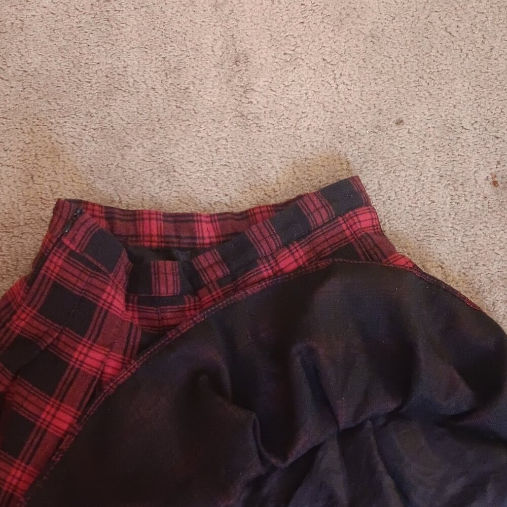 Pleated mini skirt - Picture 2 of 3
